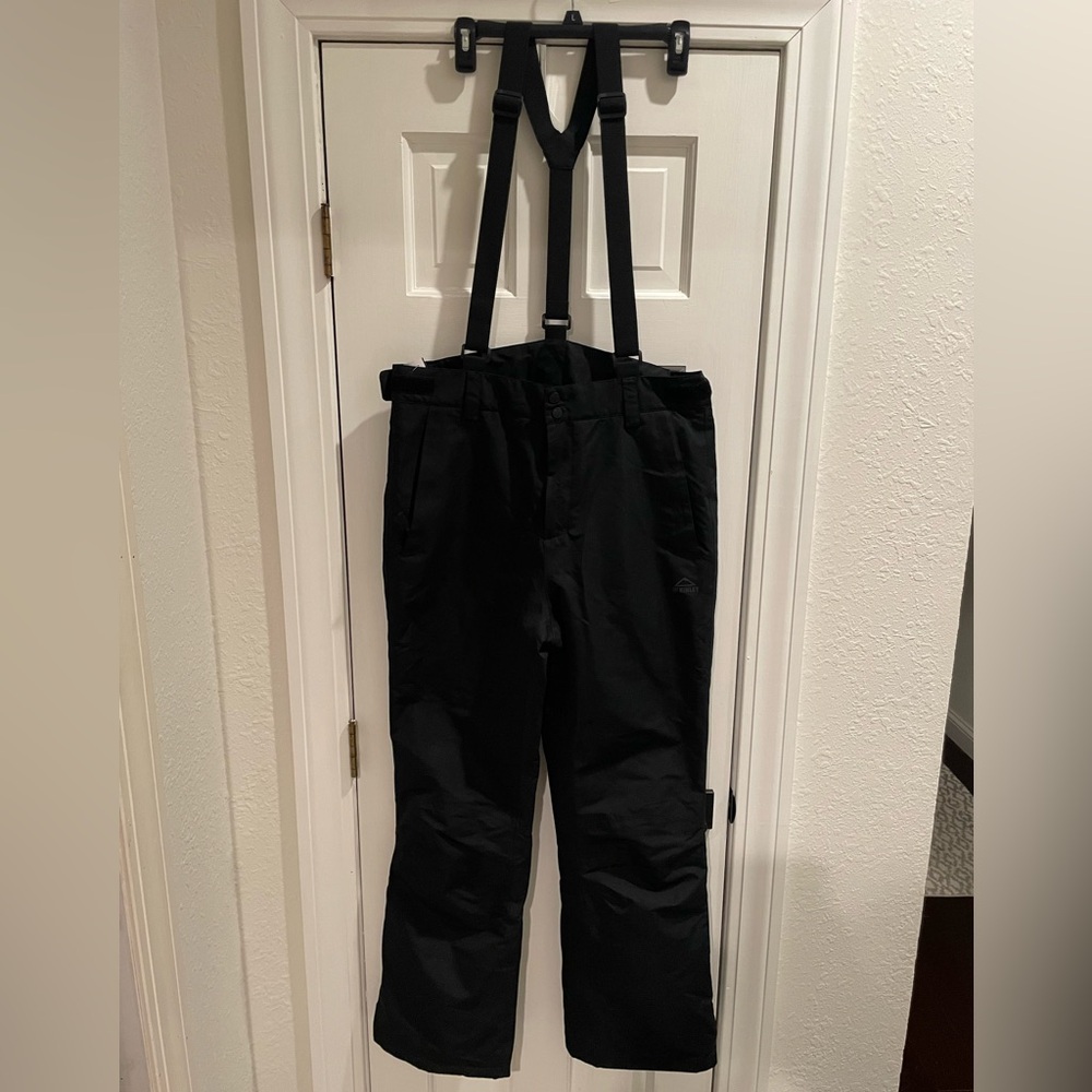 McKinley men’s Large MCK FROST ski pants with suspenders. 100% polyester